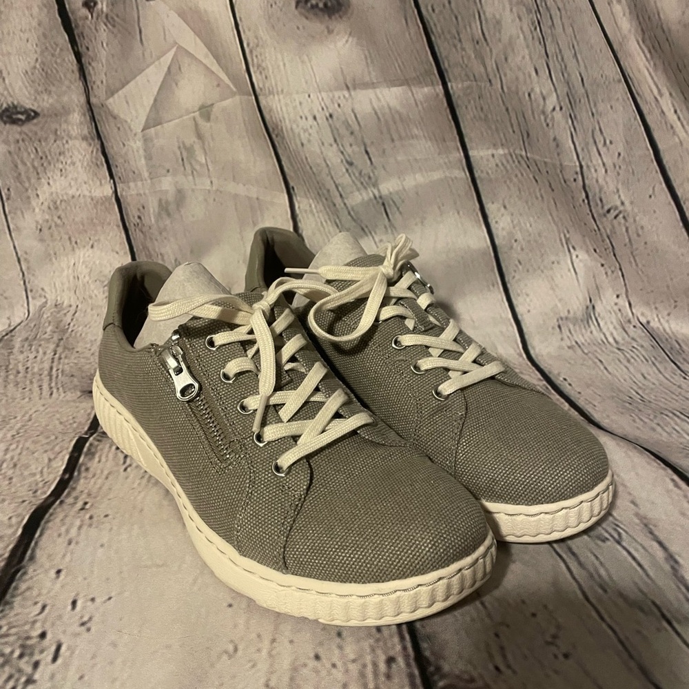 Clarks Sneakers - Caroline Echo